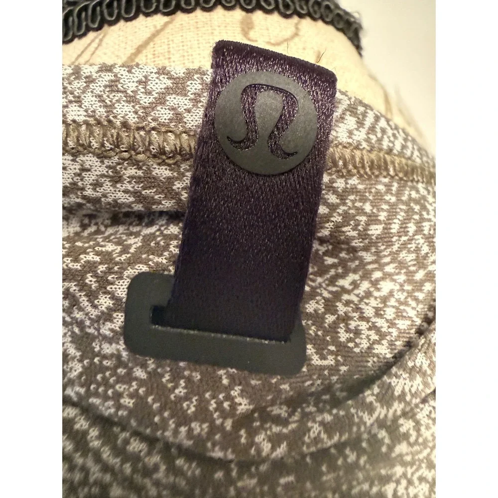 Lululemon Grey White Textured Knit Wrap Scarf Poncho One Size OS‎ Anti-Odor